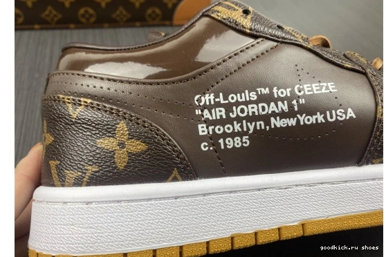 WHITE-LouiV (WITH JORDAN -LouiV CASE) Top O-W AIR 1 Low 0523
